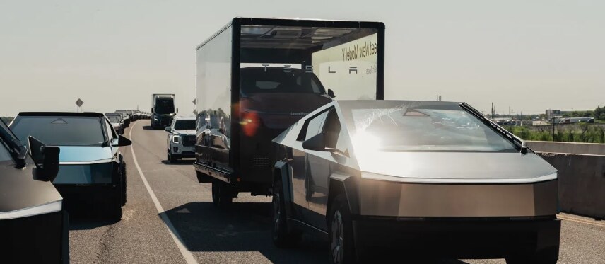 Tesla Cybertrucks driving in a convoy on a Texas highway during the Cybertruck Rodeo